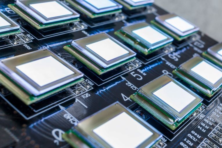 원편광 발광 특성을 극대화한 키랄성 폴리머 OLED 개발 썸네일