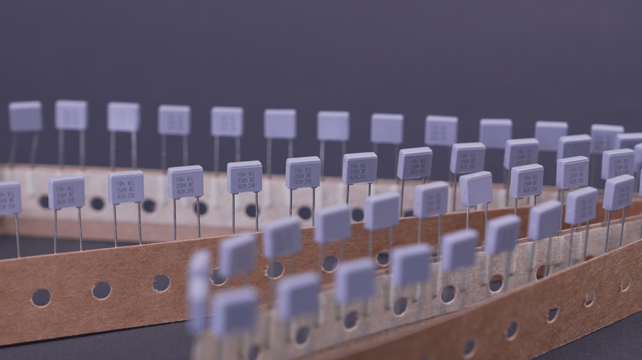 200도 고온에서도 성능이 유지되는 초고유전율 MLCC용 세라믹 유전체 조성물 개발 썸네일